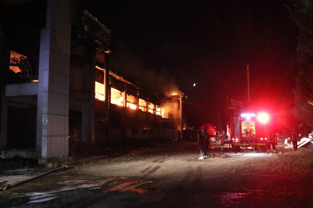 Sakarya’da kozmetik fabrikasında yangın 13